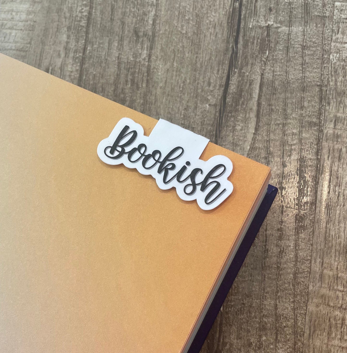 Bookish magnetic bookmark